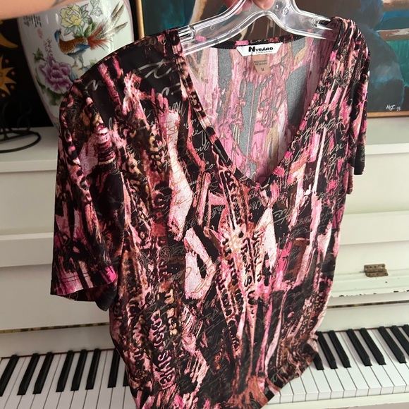 Peter Nygard Pink and Black Abstract Short Sleeve Tee M - Picture 11 of 16